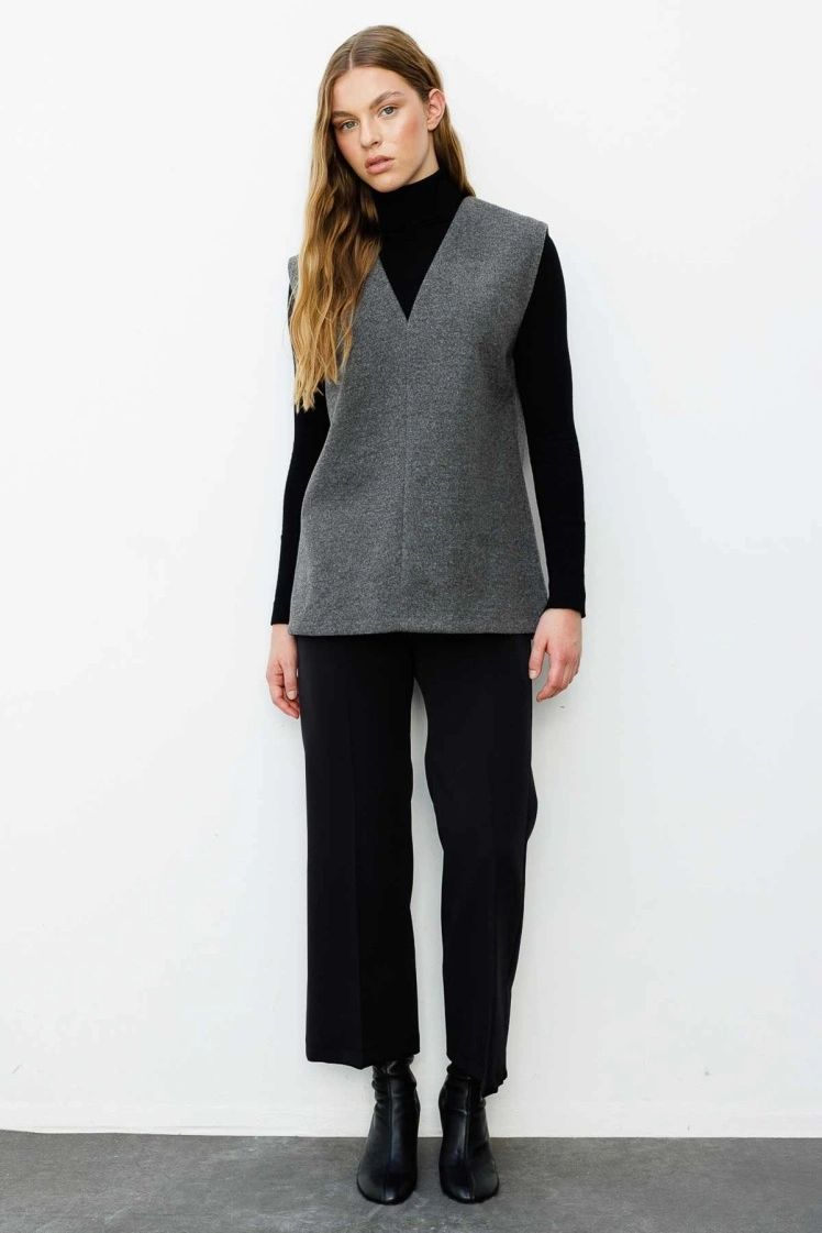 V-wool grey vest