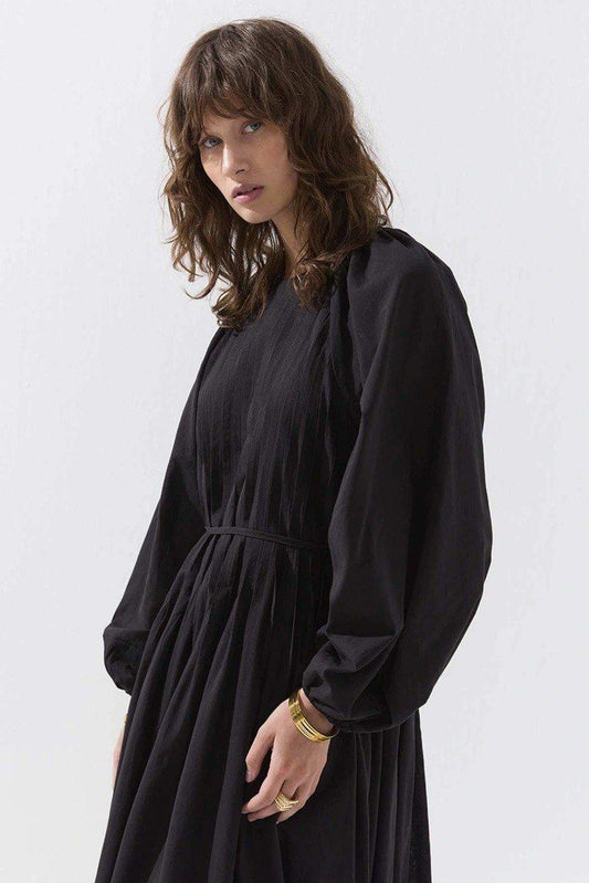 flow black dress