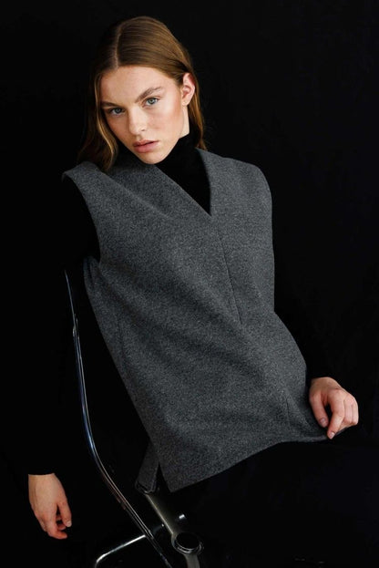 V-wool grey vest