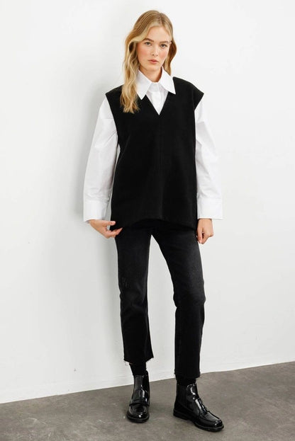 V-wool black vest