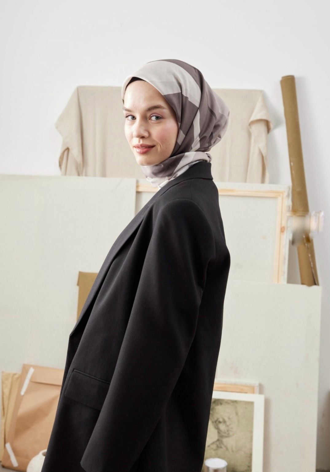 color mis pattern in gray squared hijab