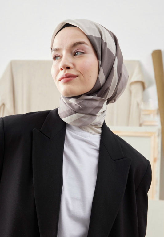 color mis pattern in gray squared hijab