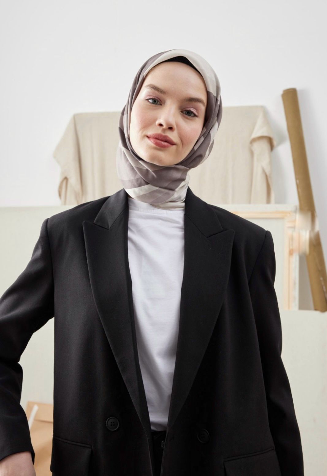 color mis pattern in gray squared hijab